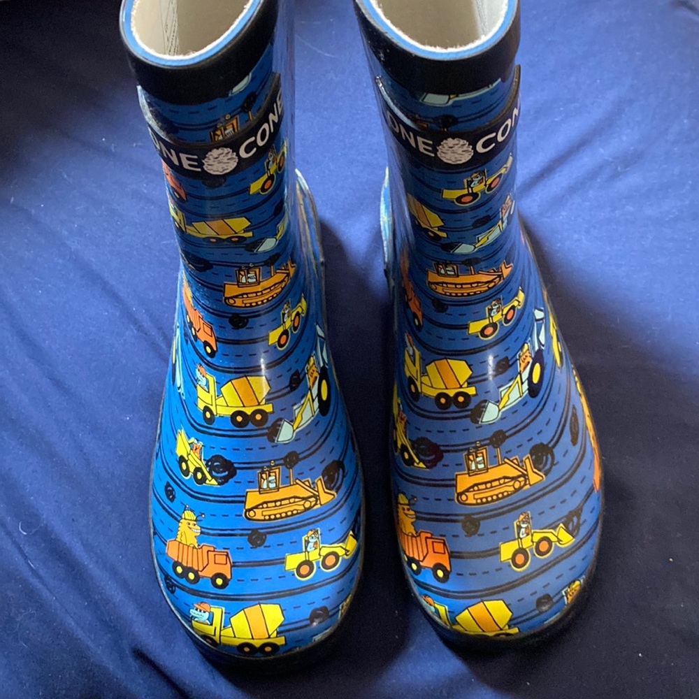 Lone cone construction boys rain boots size 4